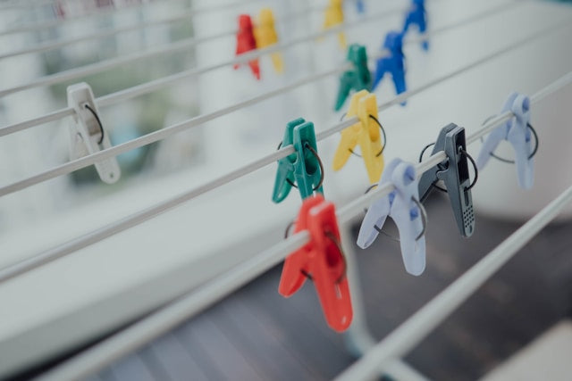 Windproof Hooks and Hanging Bars: When Extra Drying Accessories Are Useful