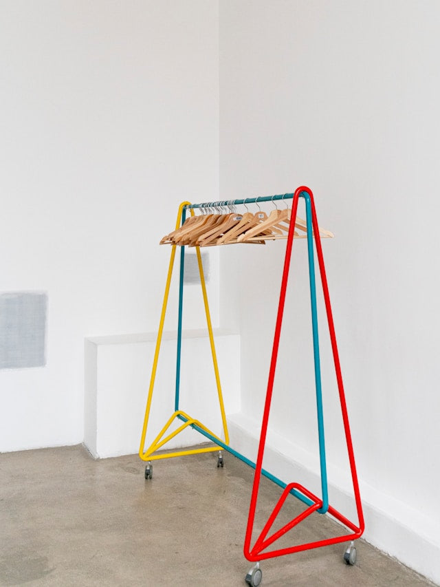 Common Wall Drying Rack Mistakes: Weak Anchors, Overloading, and Poor Placement