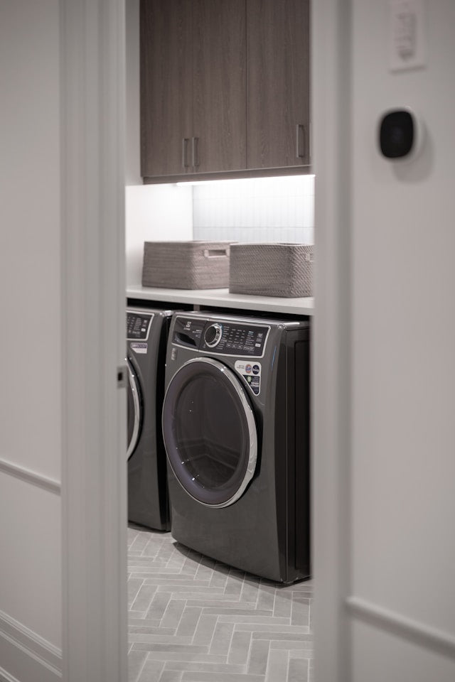 10-Gallon vs 20-Gallon Tilt-Out Cabinets: How to Choose Single and Double Compartments