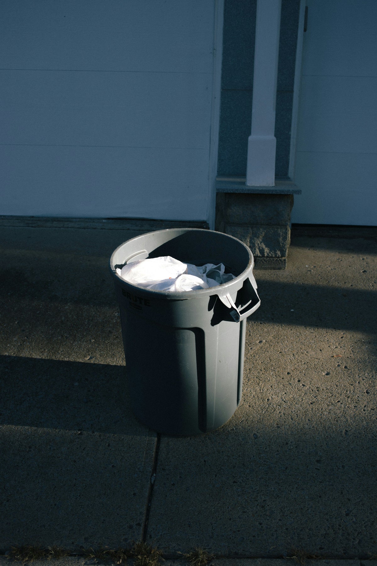 Healthcare Trash Can Guide: What to Consider Before Choosing a Step-On Receptacle