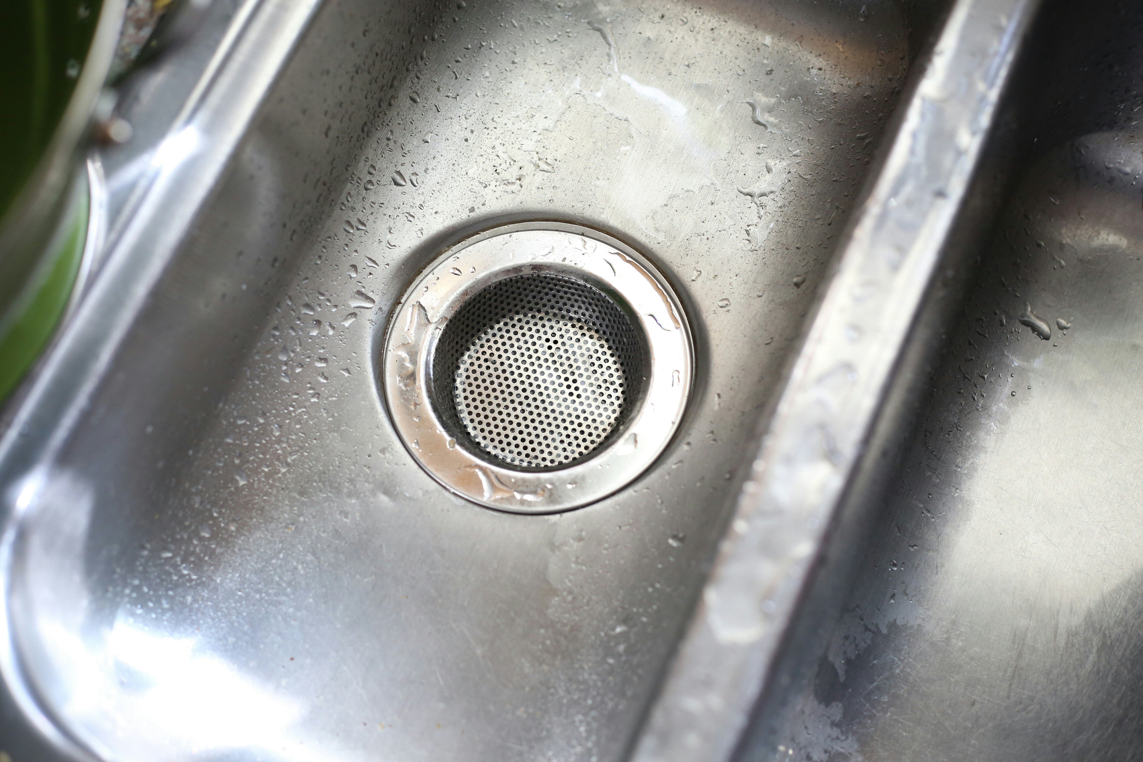 How to Build a Simple Odor Control Routine for the Kitchen