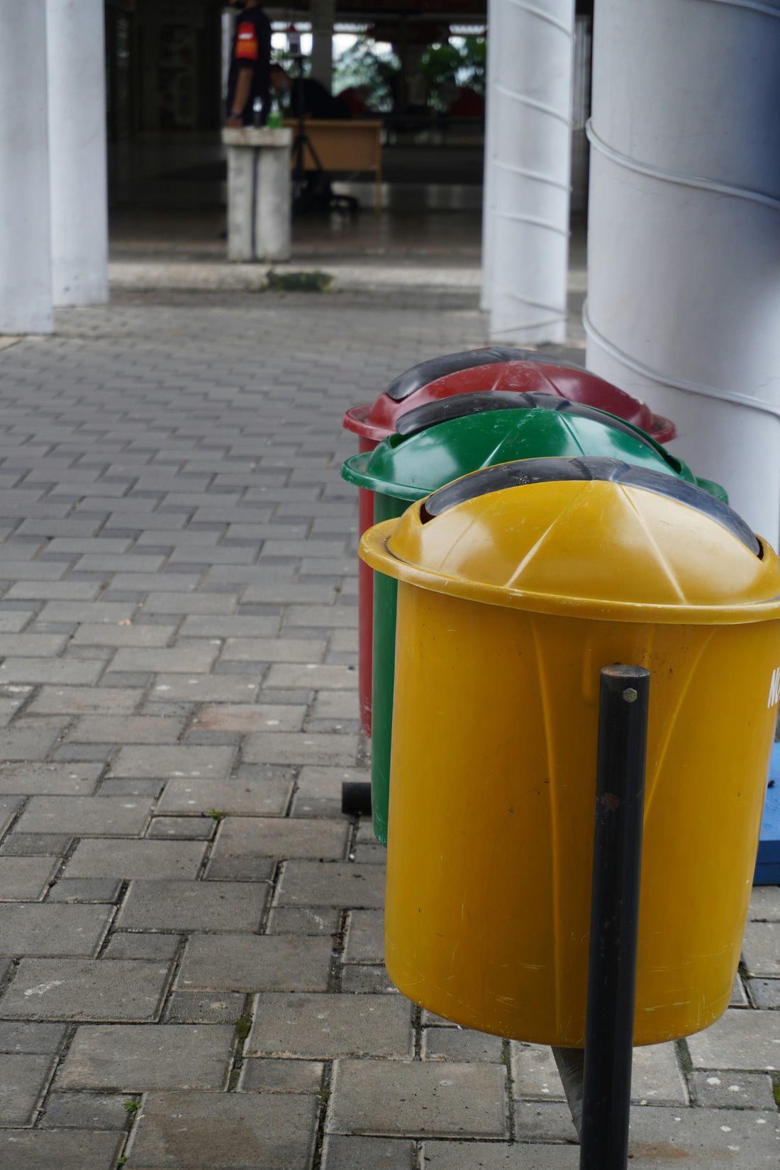 Slim Trash Receptacles: How to Save Floor Space in Commercial Areas